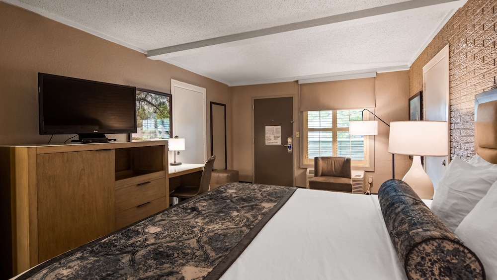Best Western Savannah Historic District 8/38