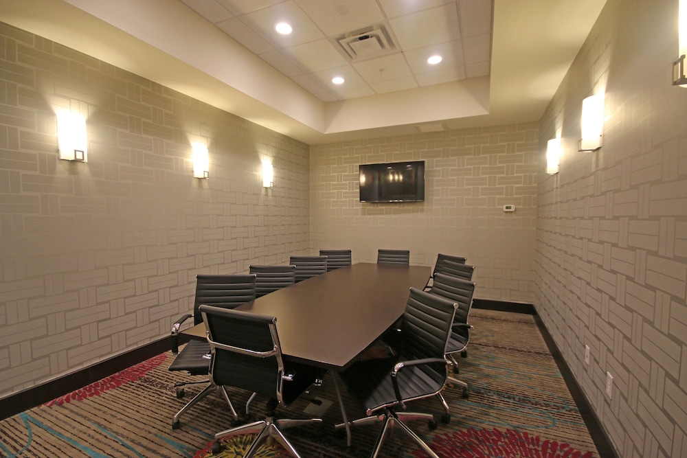 Holiday Inn Express And Suites Charlotte North 39/49