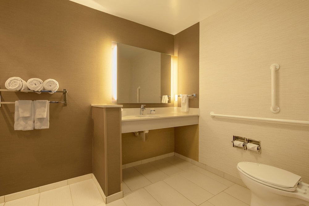 Fairfield Inn & Suites By Marriott Chillicothe 48/50