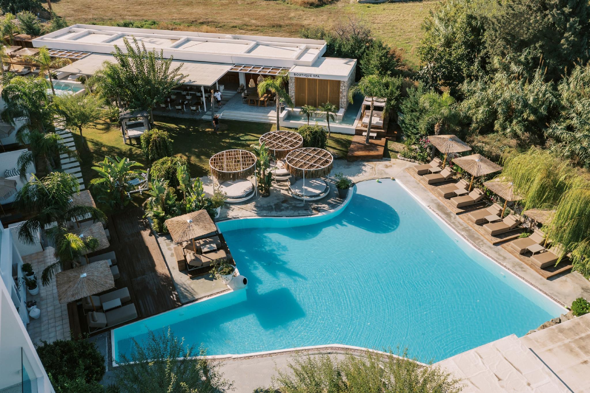 SUITE, PRIVATE POOL