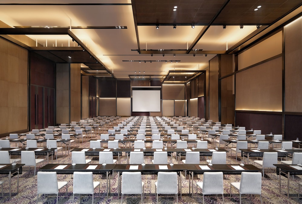 Hyatt Regency Tianjin East 68/73