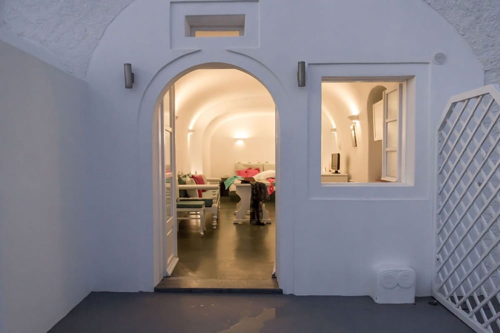 Thirea Suites and Studios - Adults Only 17/50