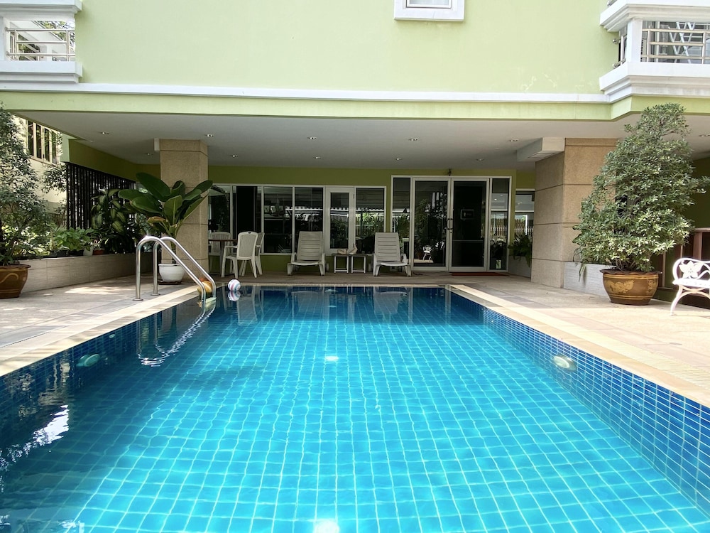 14 Place Sukhumvit Suites 4/66