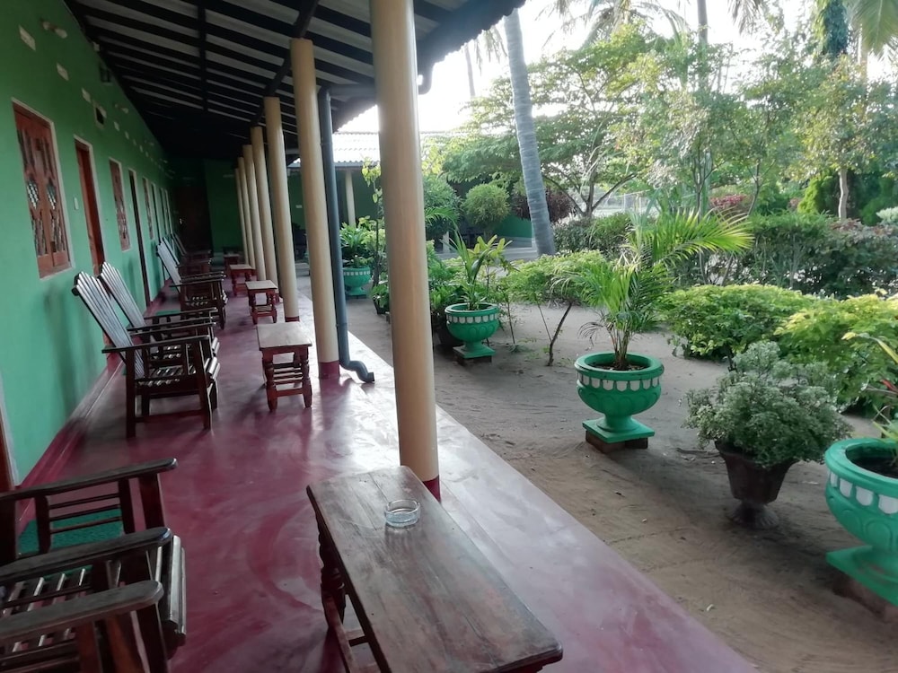 Sea Zone Hotel Nilaveli 41/49