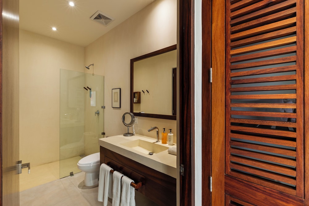 Marea Beachfront Villas 50/50