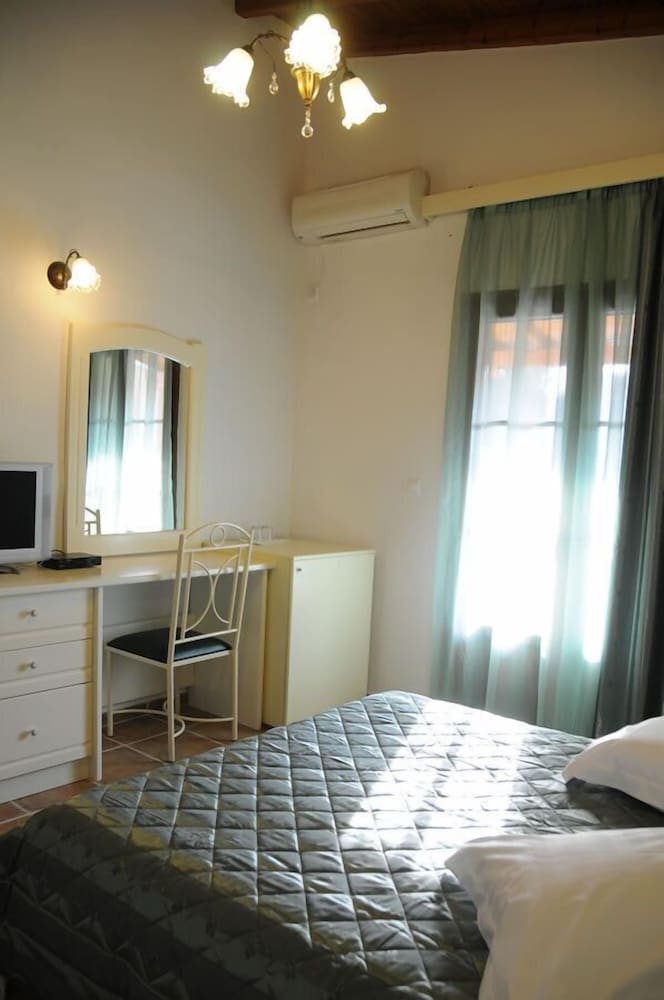 SKIATHOS ISLAND SUITES 18/50