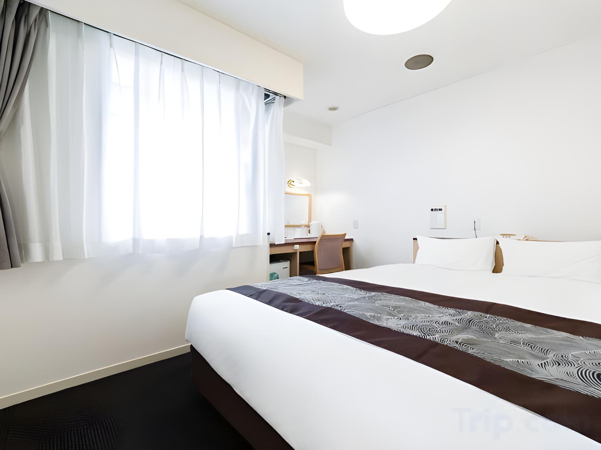 ROOM, DOUBLE BED, SMOKING