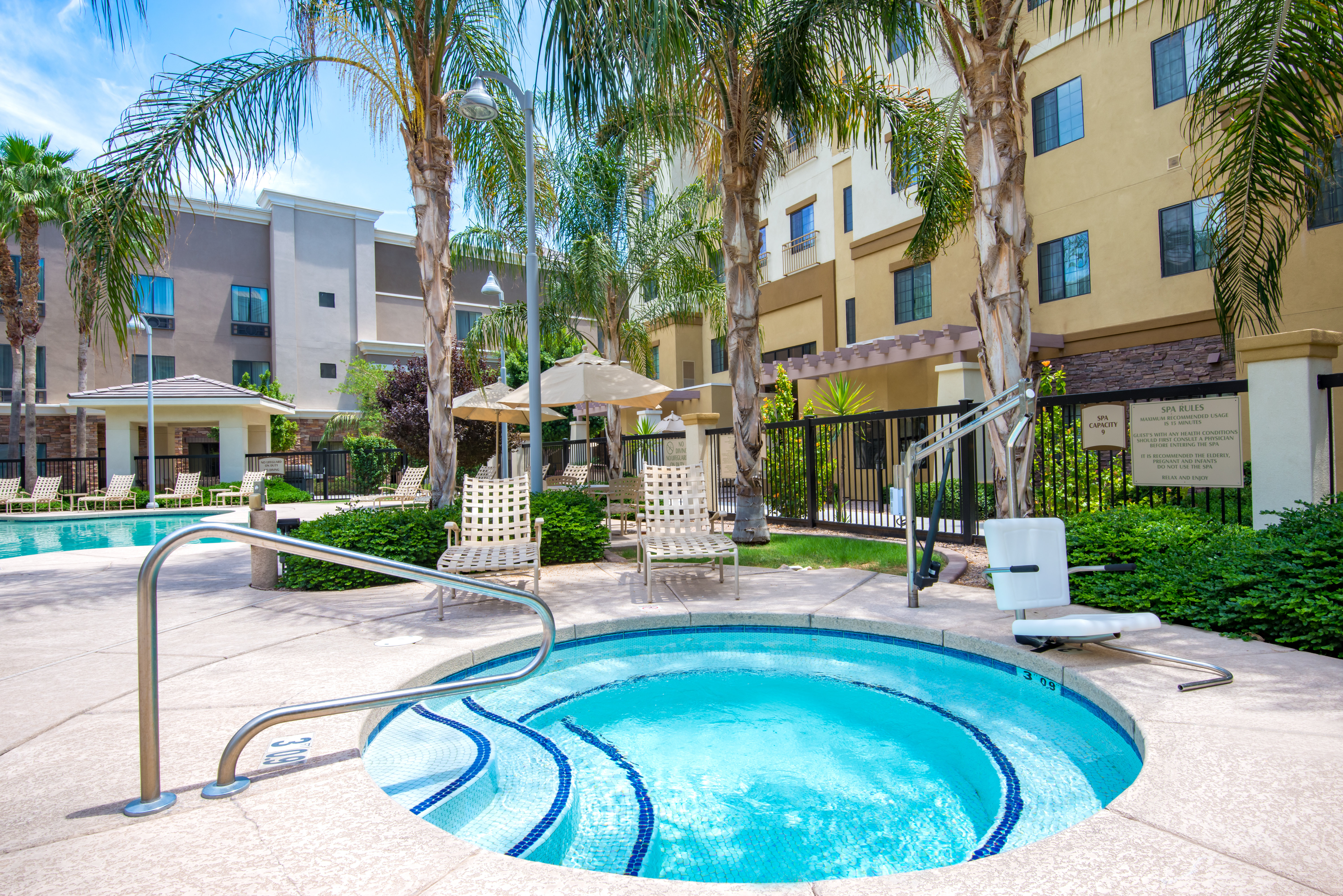 Holiday Inn Express & Suites Phoenix - Glendale Sports Dist 58/63