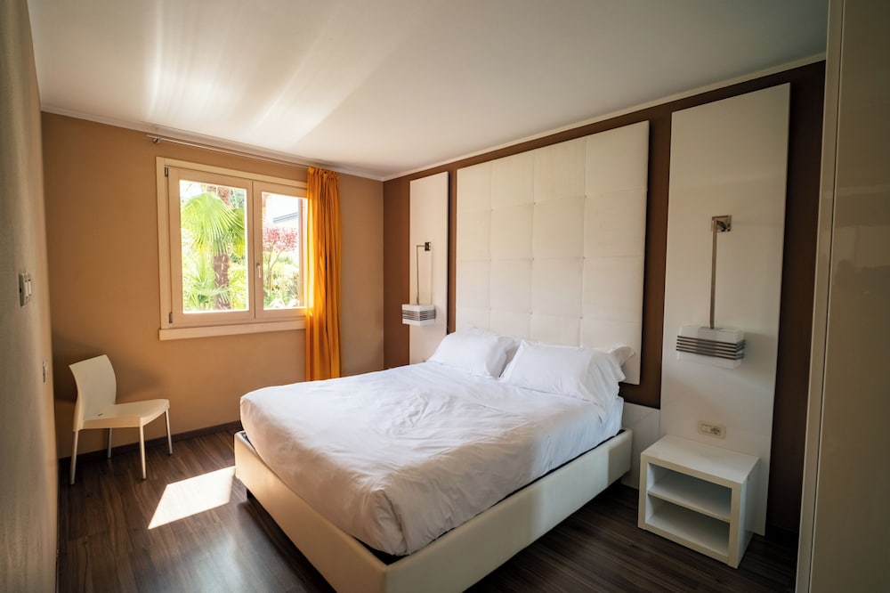 COMFORT, APARTMENT, KING BED, SOFA