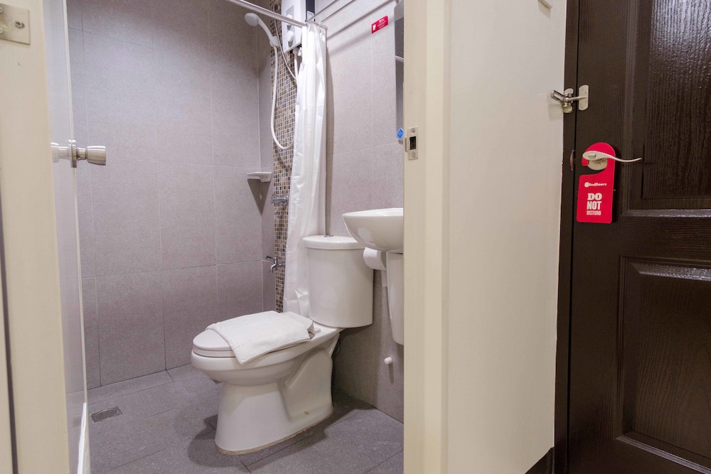 Reddoorz Plus Edsa Congressional 22/32