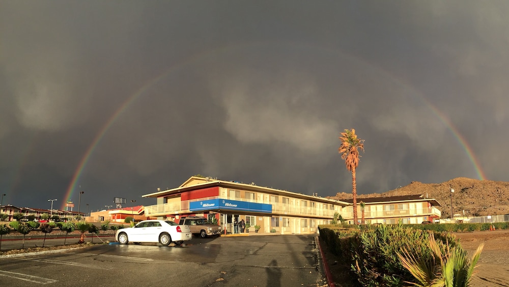 Hilltop Inn Suites 26/28