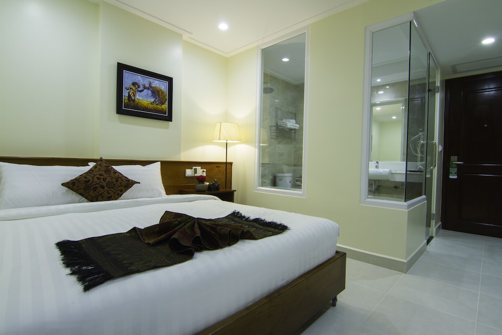 Rose Emerald Hotel 11/63