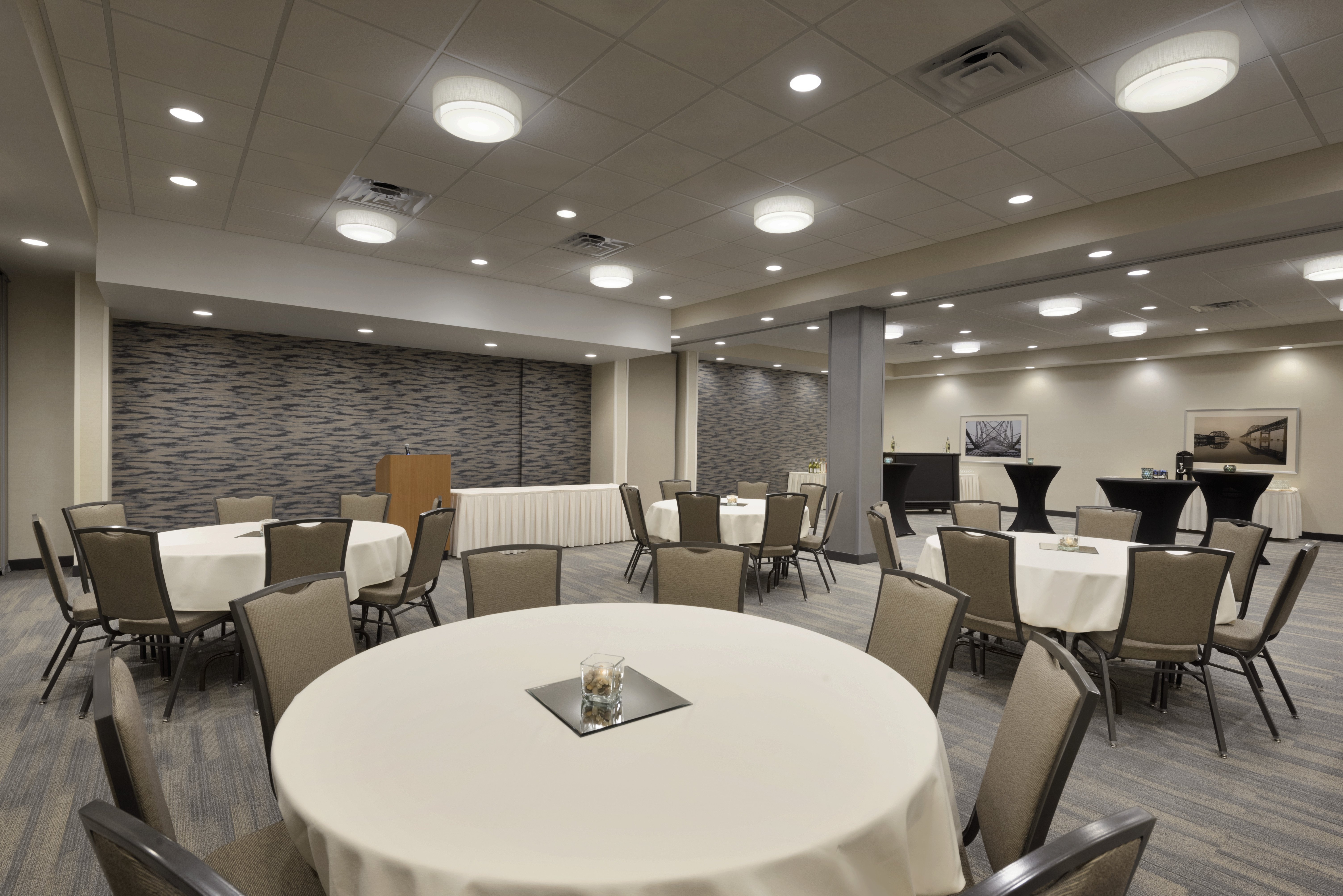 Holiday Inn Hotel And Suites Duluth Downtown 58/76