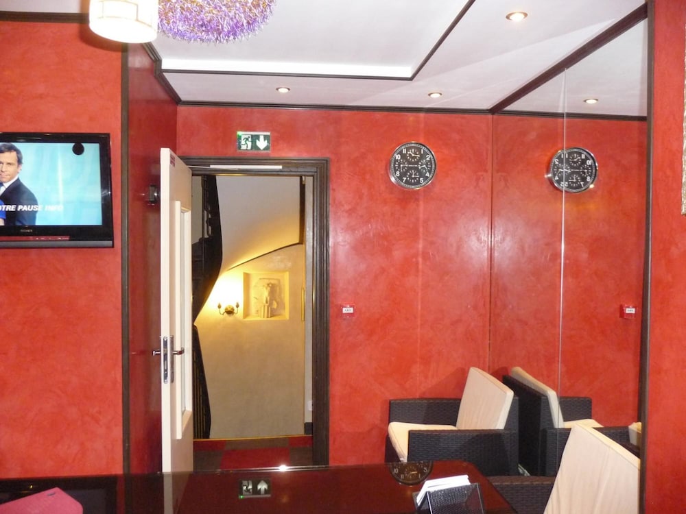 BUTTES CHAUMONT HOTEL 22/30