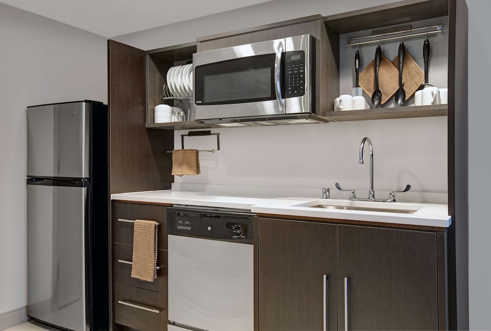 Home2 Suites by Hilton Milwaukee Downtown, WI 40/48