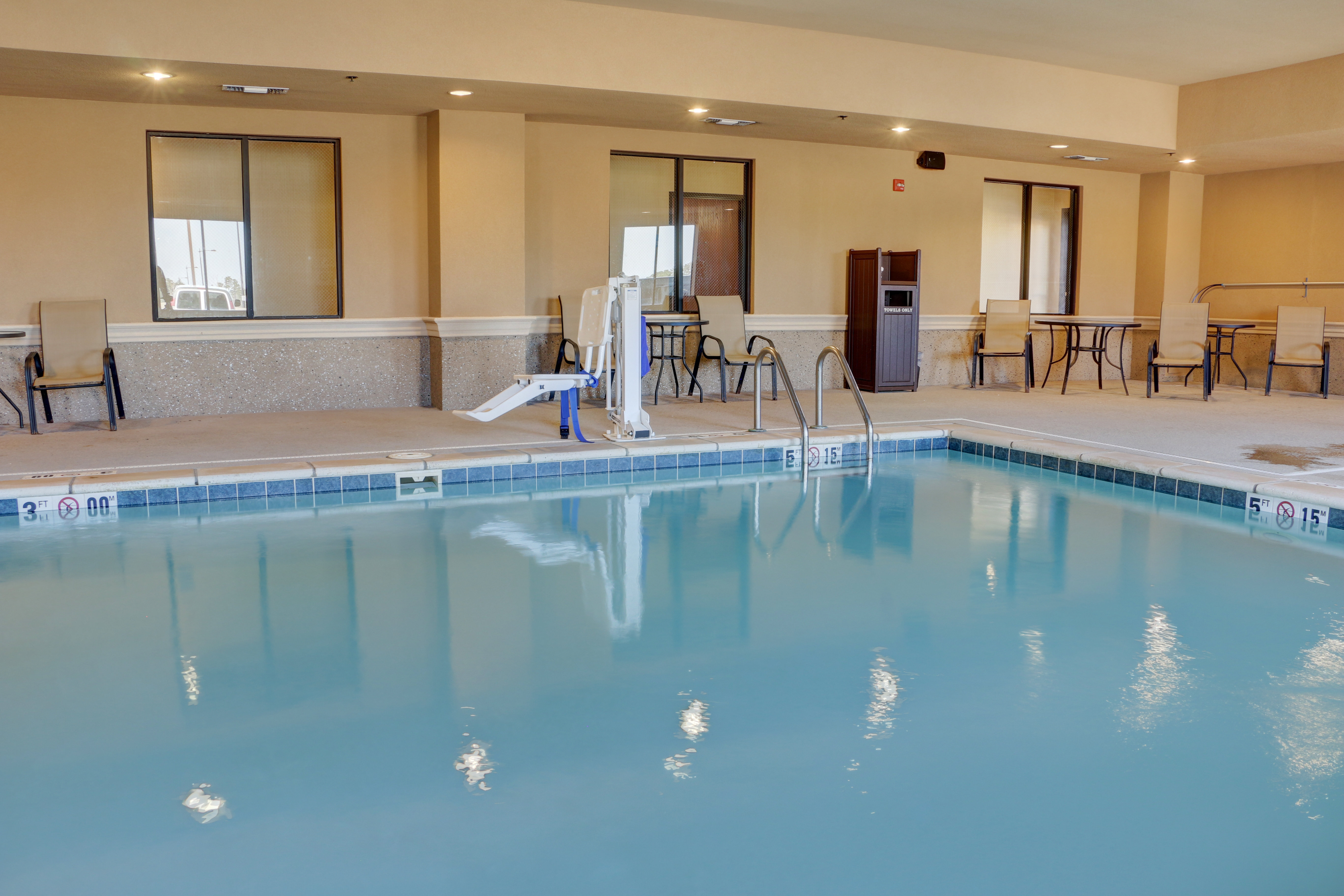 Holiday Inn Express Hotel & Suites Texarkana East 32/54