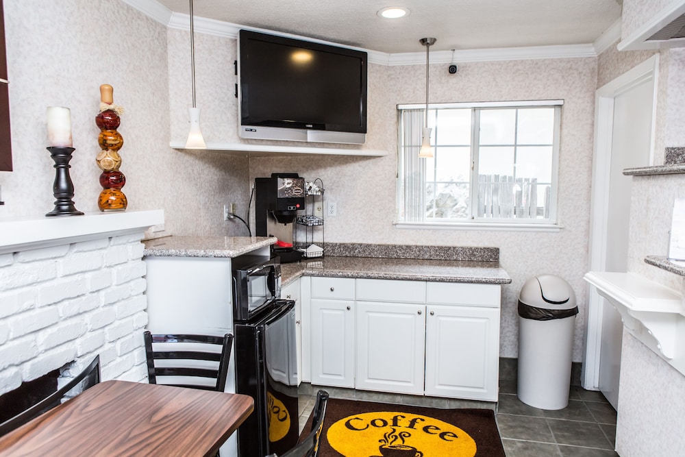 Pelican Inn Monterey Ca 33/69