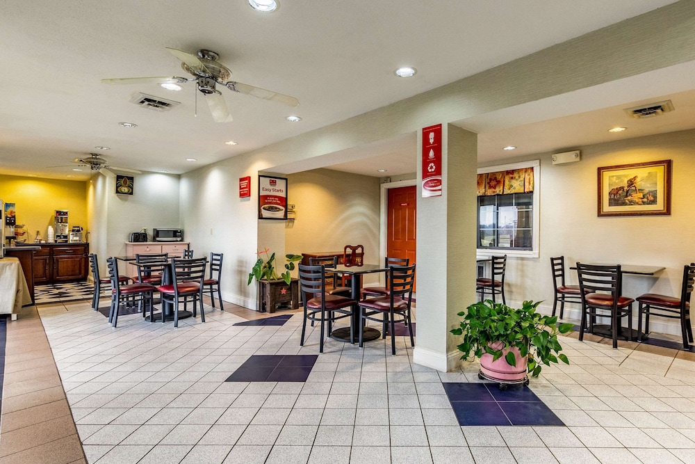 Econo Lodge Berea 27/37