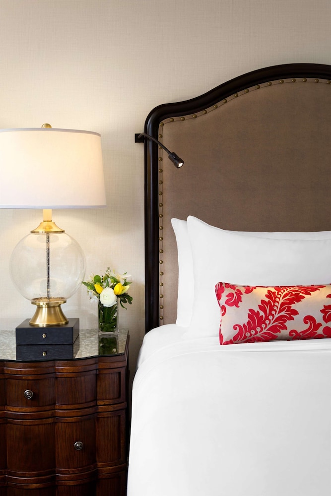 Fairmont Chateau Lake Louise 24/73