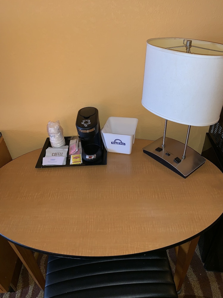 Days Inn & Suites by Wyndham Albany 28/48