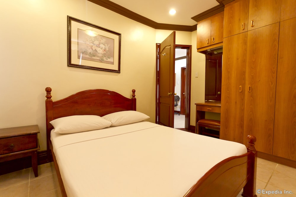 Crown Regency Suites Mactan 13/74