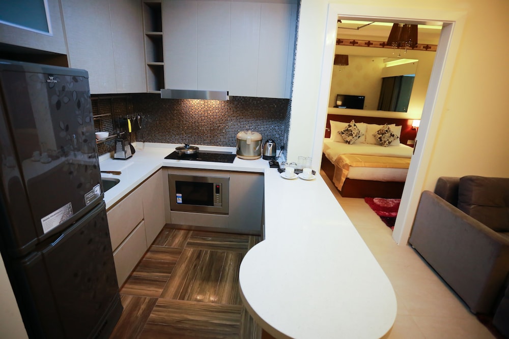 COVENTINA LAKE SUITES 13/65