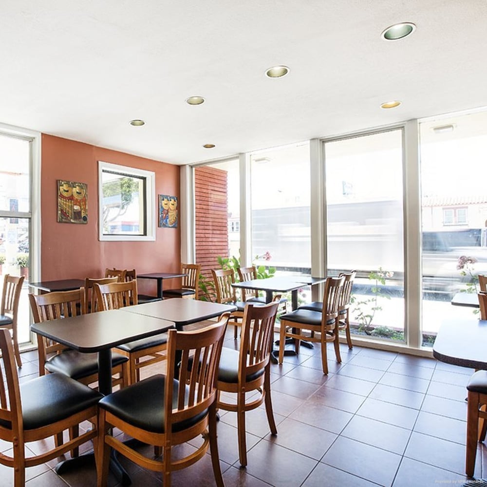 La Luna Inn 33/49