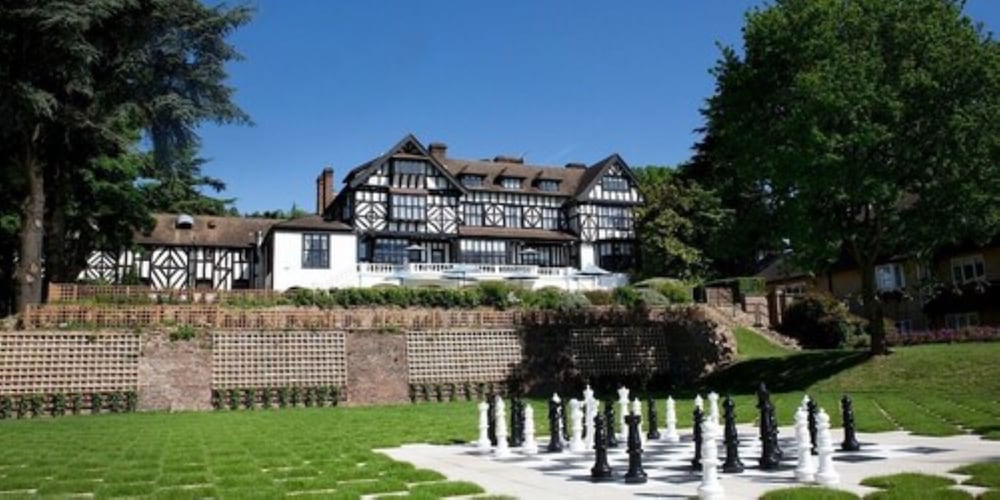 The Manor Elstree 64/64
