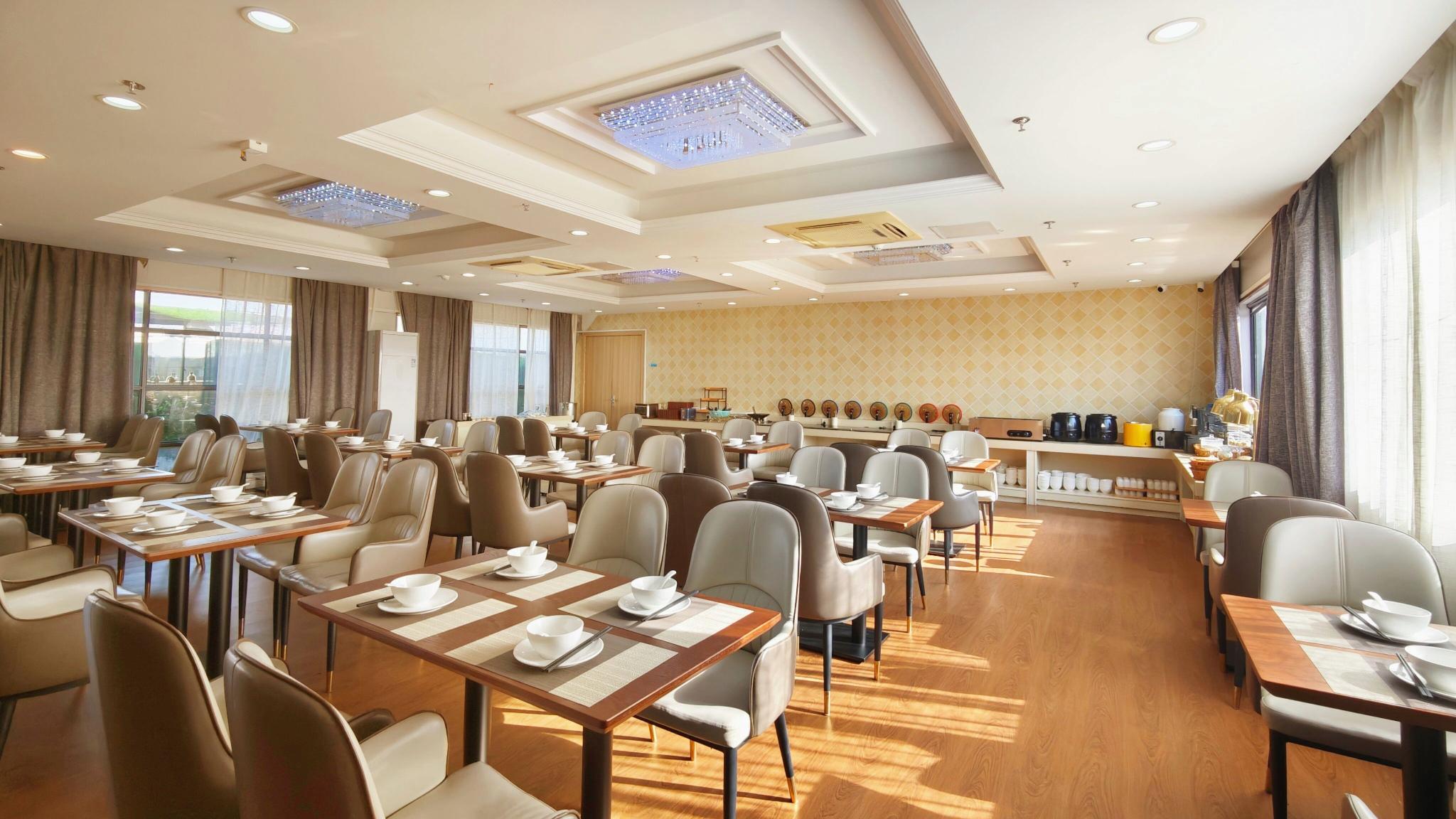 Vienna Hotel (Shanghai Jing'an Gaoping Road) 32/44