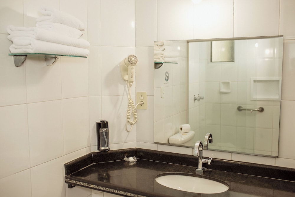 Ferraz Hotel 64/65