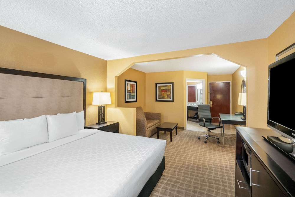 DELUXE, EXECUTIVE, KING BED