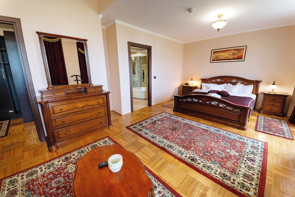 ROYAL, APARTMENT