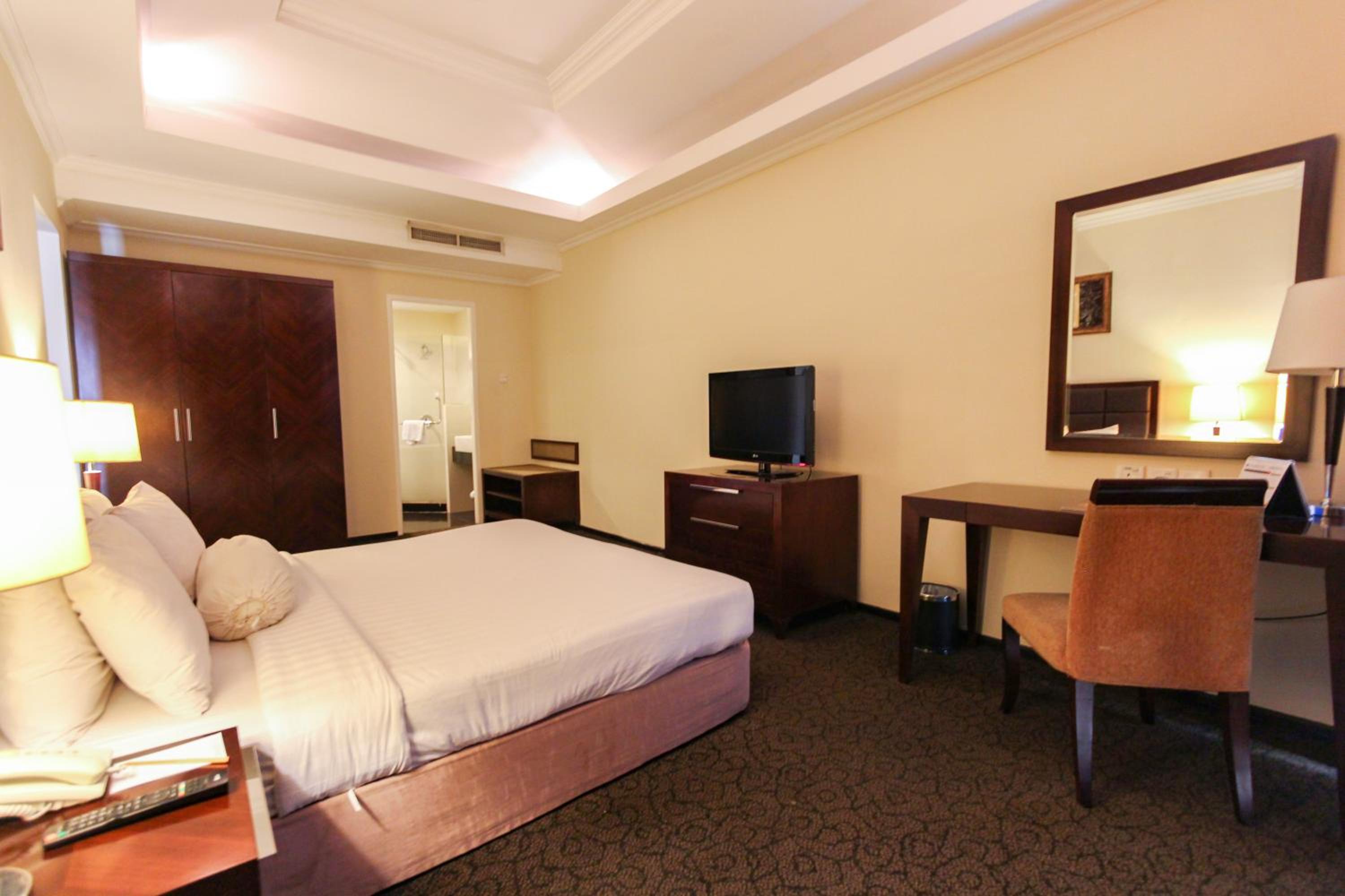 Executive, Suite, Harmoni One Convention Hotel and Service Apartments 3/4