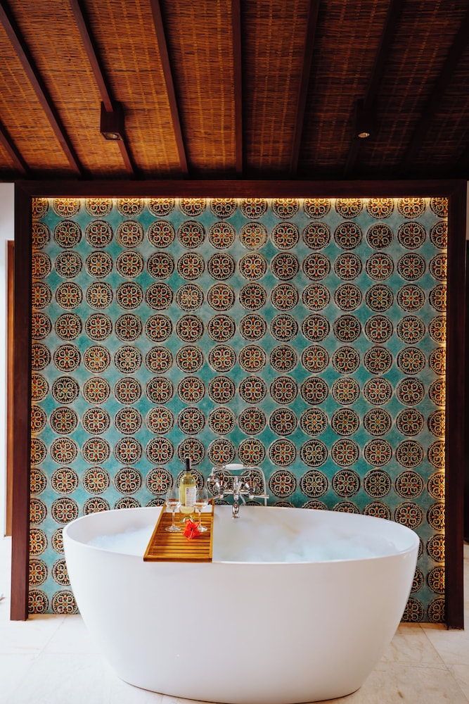 ARIA EXCLUSIVE VILLAS AND SPA 30/50