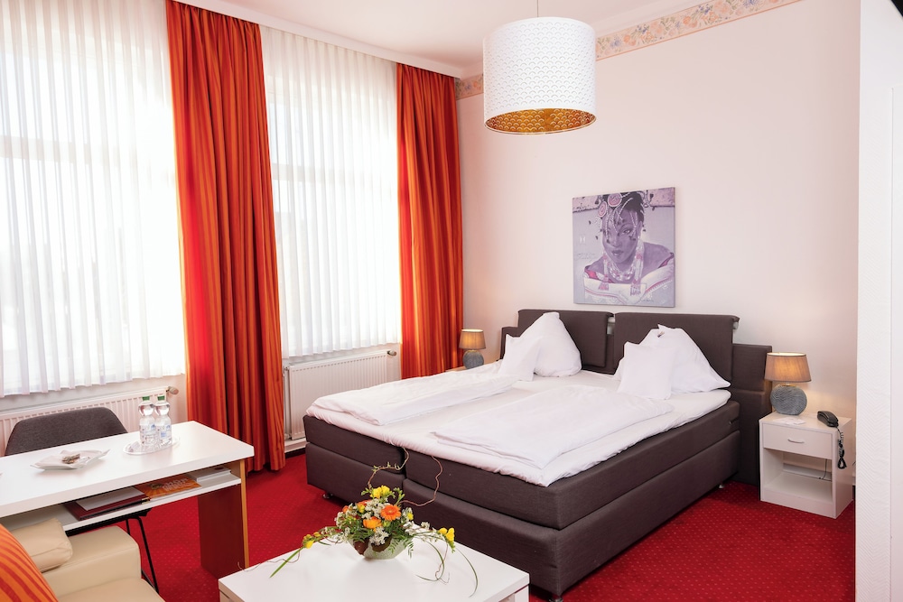 Hotel Alpha 28/68