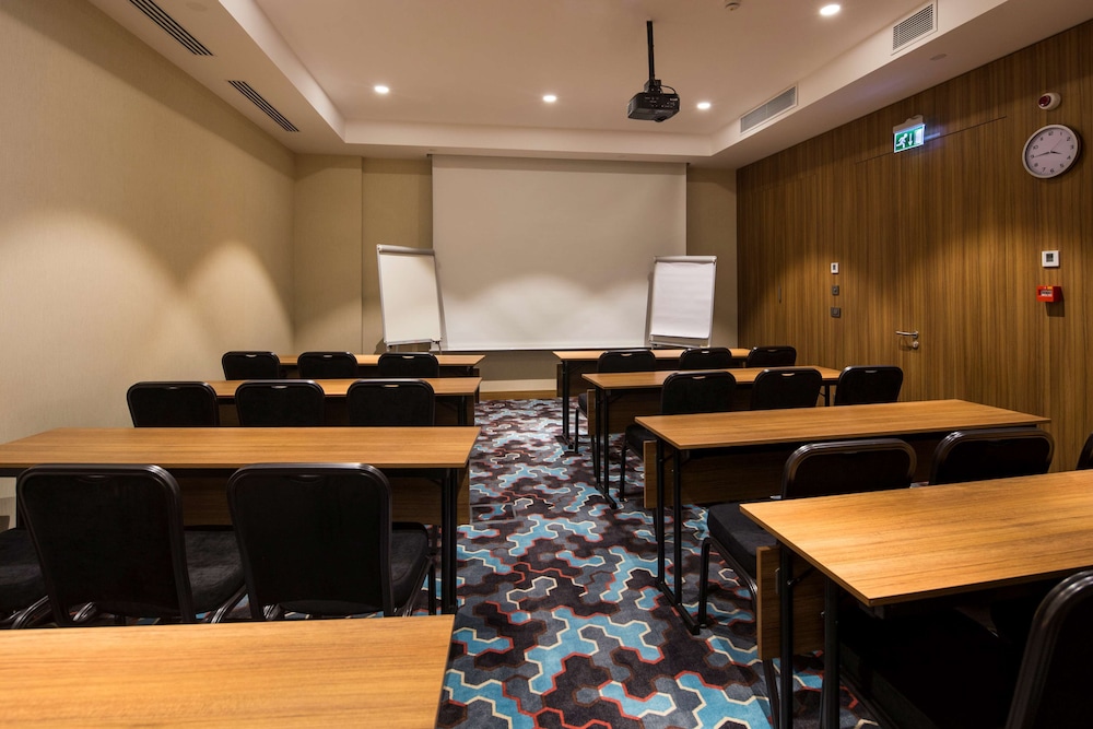 Hampton By Hilton Istanbul Sabiha Gokcen Airport 44/53
