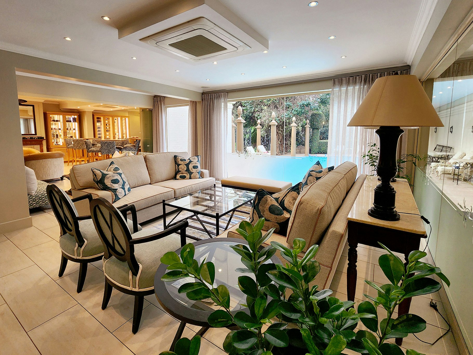 10 2nd Avenue Boutique Hotel 32/56