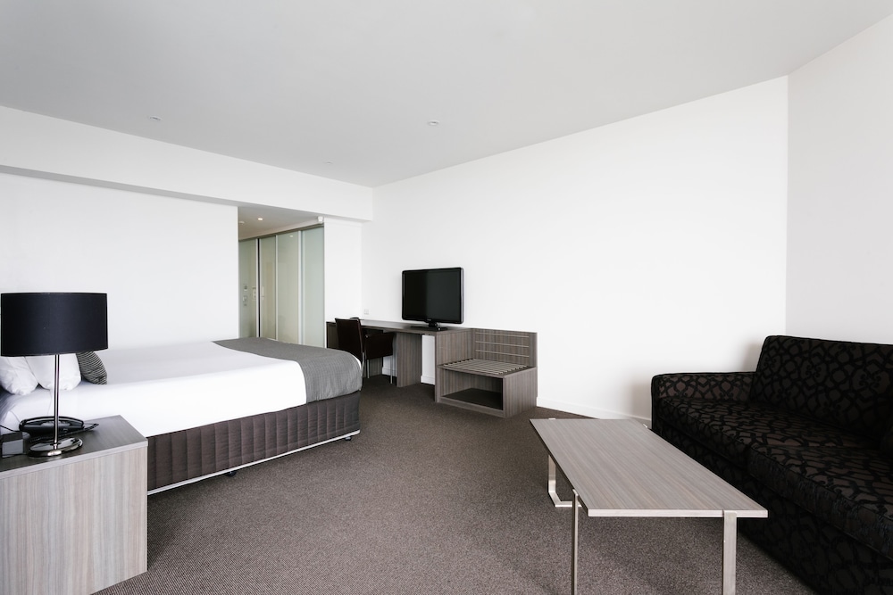 Lakes Resort Hotel 20/32