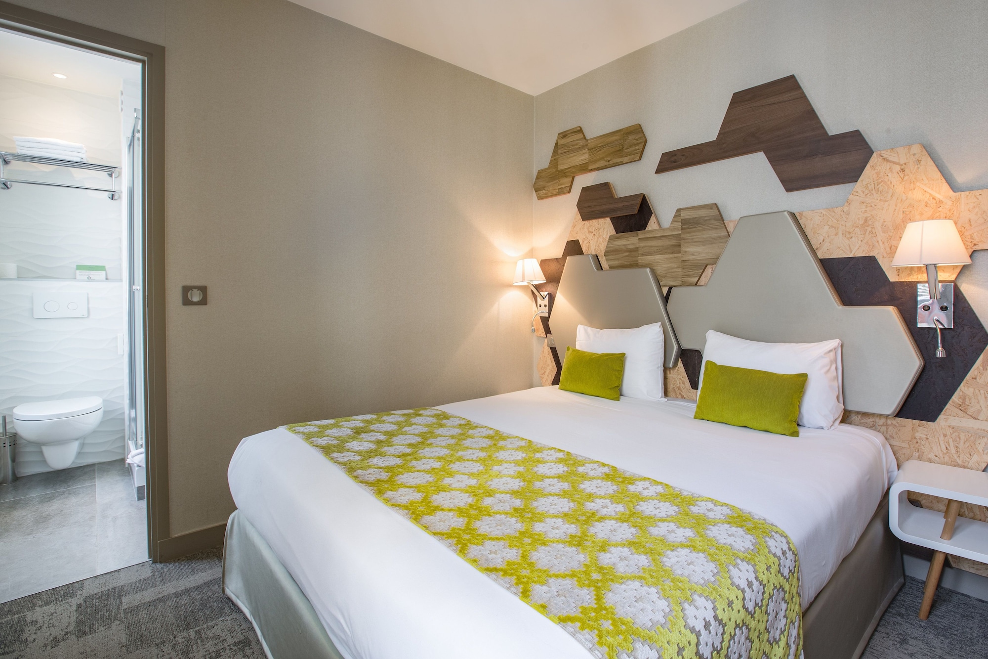 ROOM, SINGLE