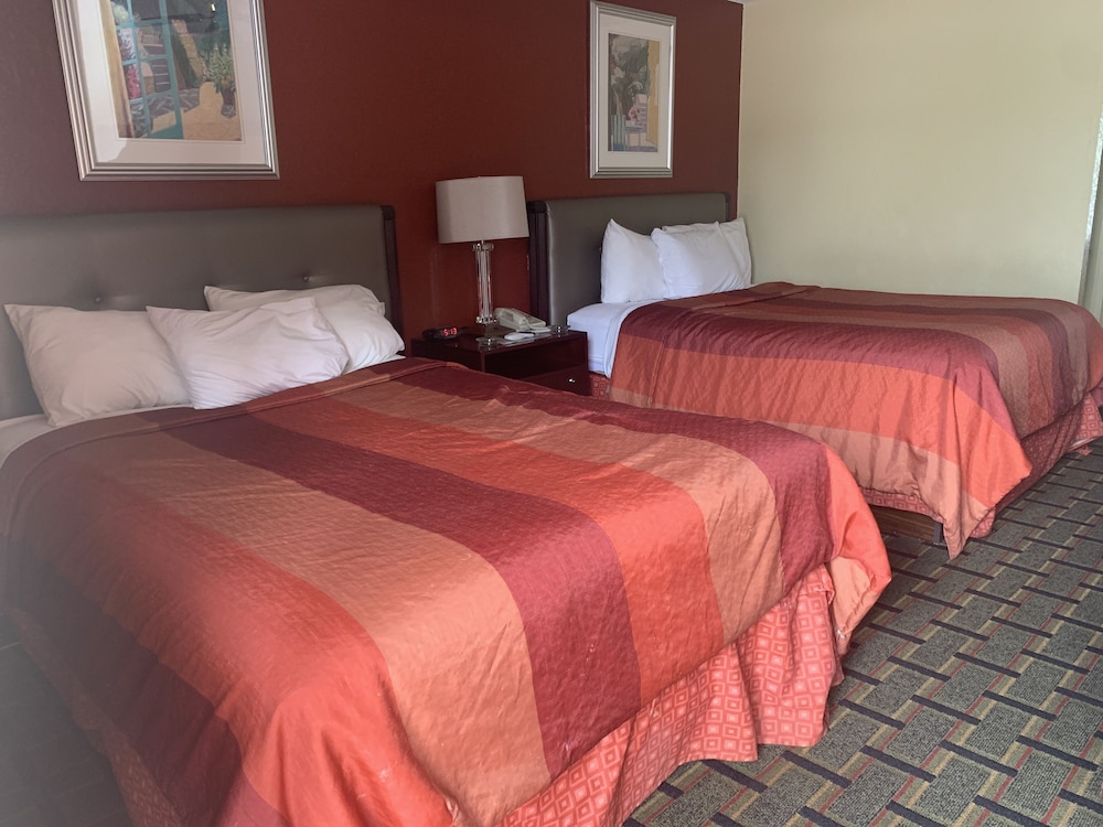 Days Inn by Wyndham Holladay 25/50