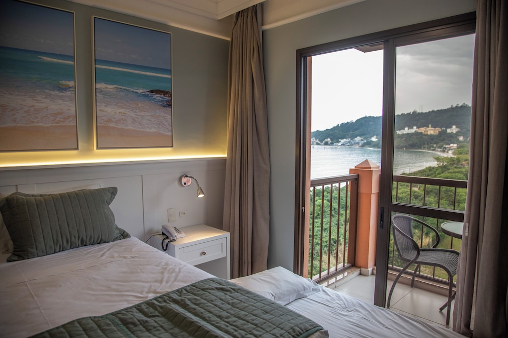 Studio, Murphy Bed