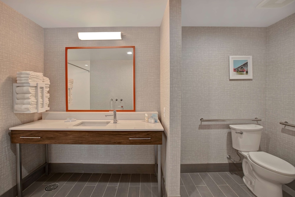 Hampton Inn Suites Deptford Nj 20/53
