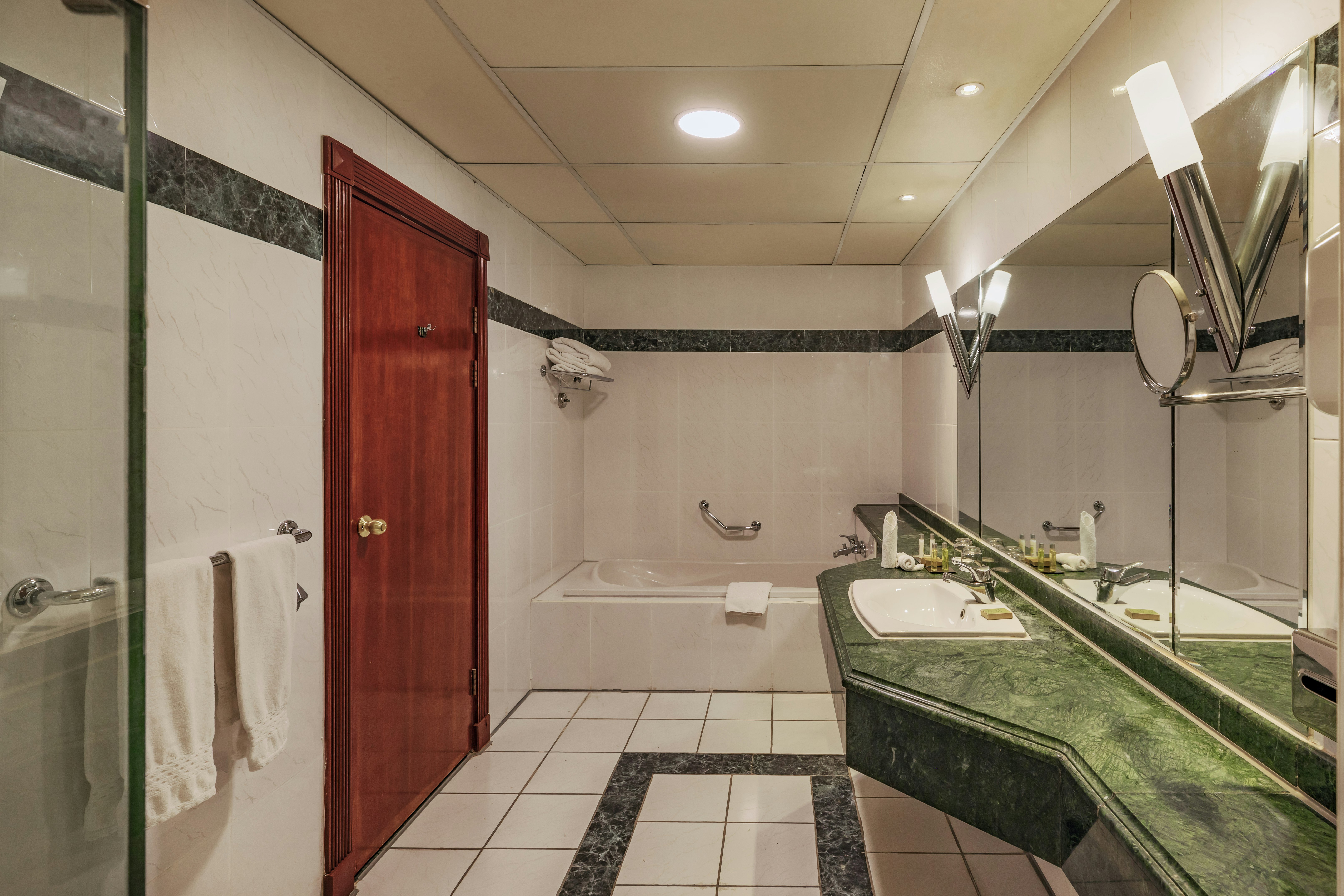 غرفة بسريرين منفصلين، Hilton Pyramids Golf Resort 3/3