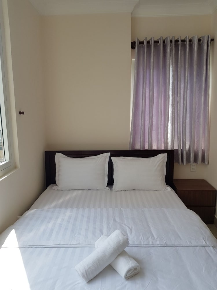 ROOM, DOUBLE BED