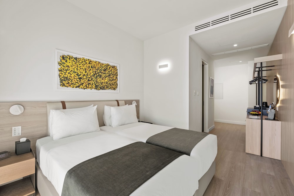 Mercure Larnaca Finikoudes Beach 20/60