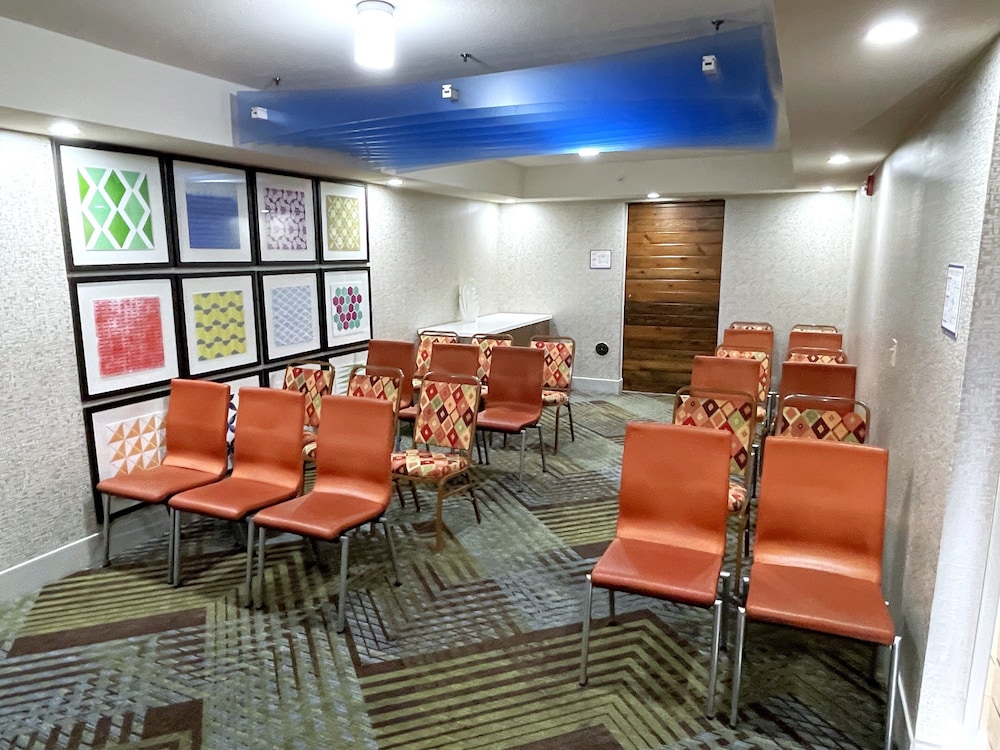 Holiday Inn Express Sedona Oak Creek 58/73