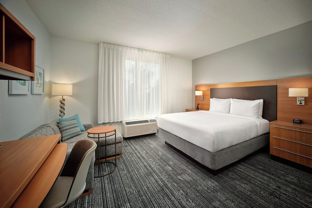 TownePlace Suites Orlando at Flamingo Crossings Town Center/Western Entrance 26/69