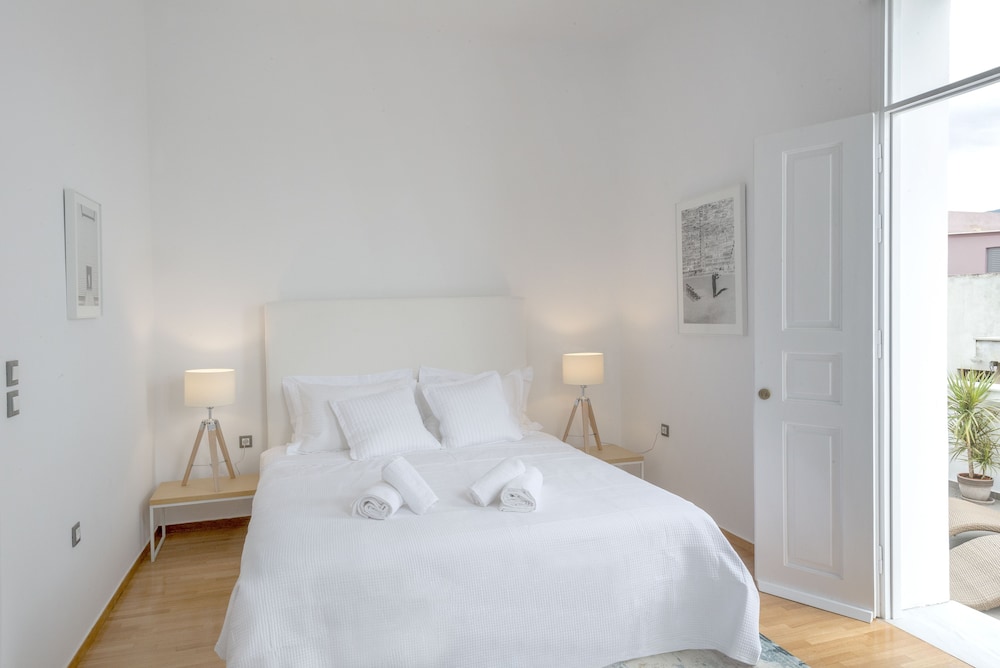 1 BEDROOM, APARTMENT, KING BED, CITY VIEW, TERRACE