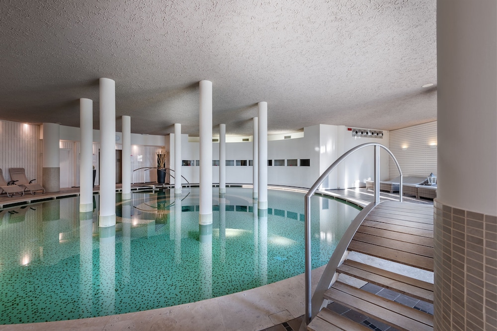 swimming pool spa
