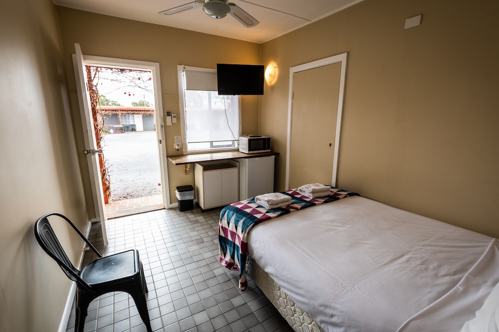 ARDEANAL MOTEL 11/48